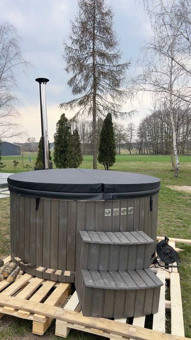 Balia od ręki z jacuzzi, podświetleniem i piecem na drewno