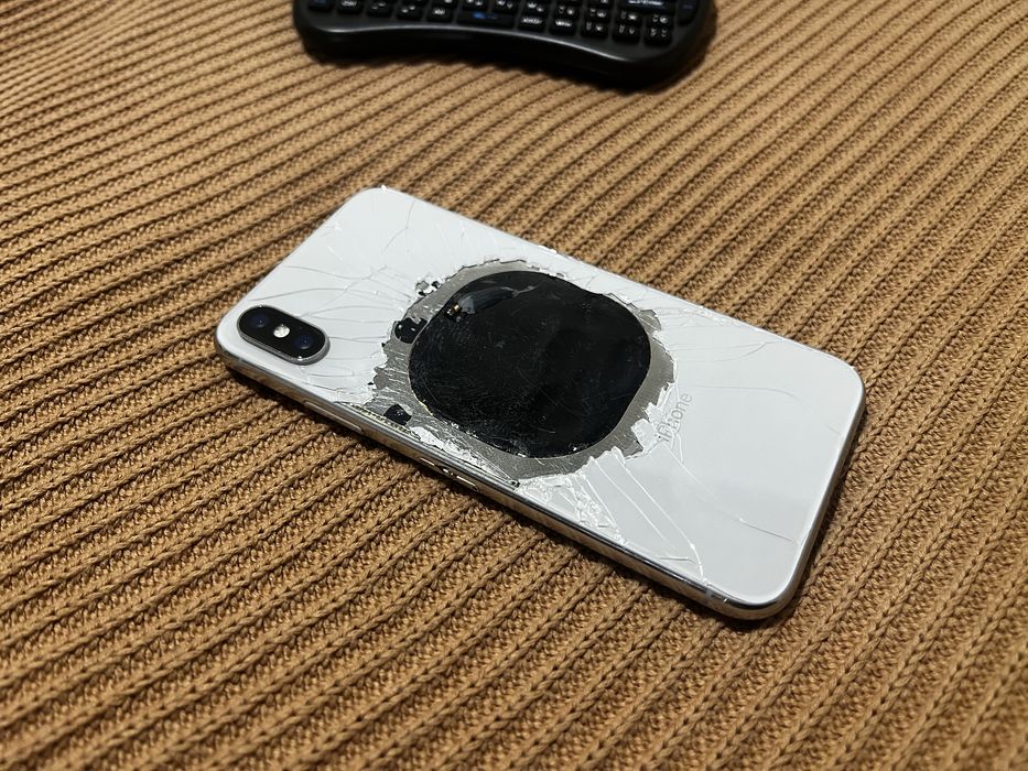 Продам iPhone X білий битий