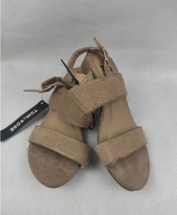 NOWE Damskie sandały na niewysokim obcasie rozmiar 37