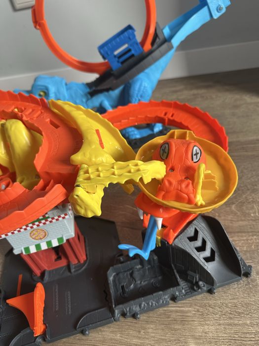 Hot wheels трек, кобра, динозавр