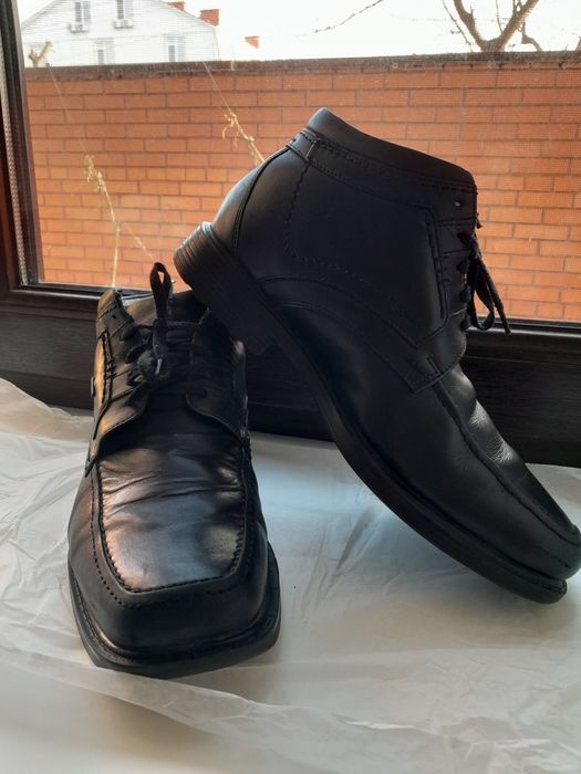 Чоловічі шкіряні напівчоботи Clarks.