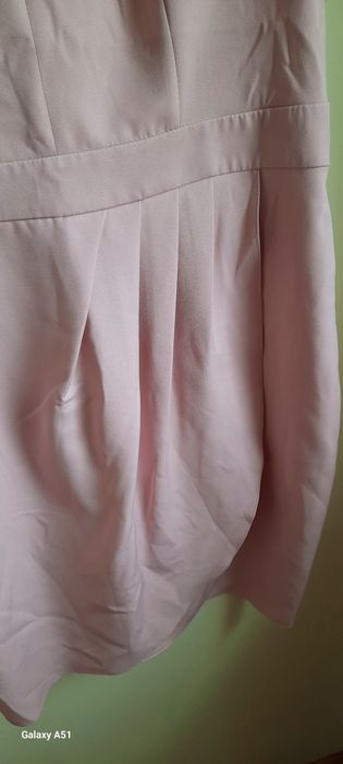 Krótka dopasowana sukienka jasny róż