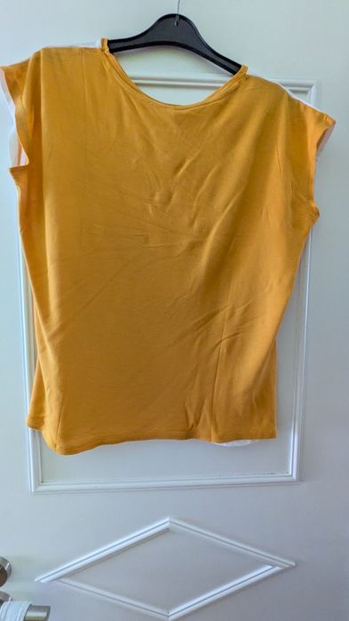 Camisola amarela com estampado