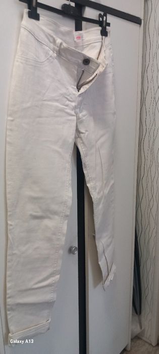 Spodnie białe. Damskie
