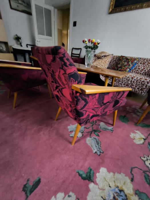 Zestaw wypoczynkowy (kanapa i 4 fotele) z czasów PRL.
