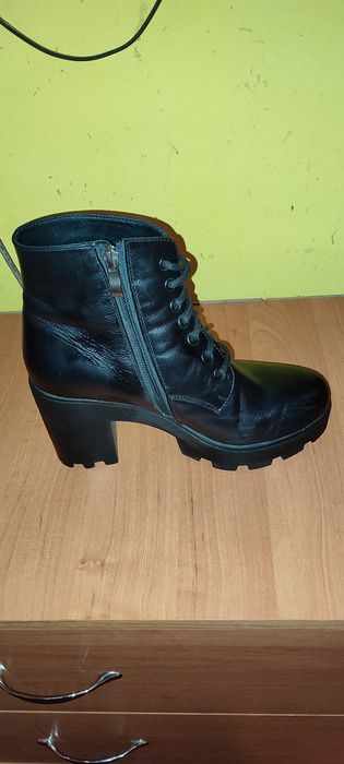 Продам Деми ботинки кожаные