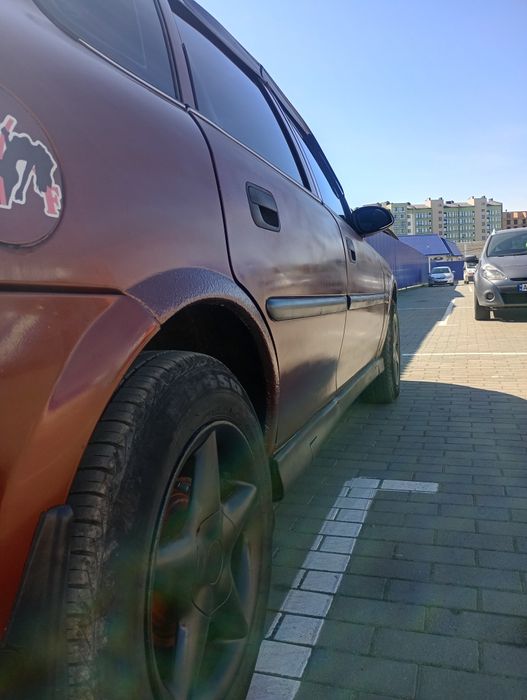 Хороший надійний автомобіль