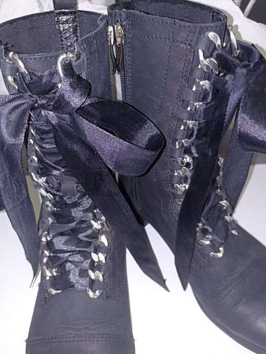 Skórzane botki Booci z łańcuchem wiązane oryginalną wstążką R.41