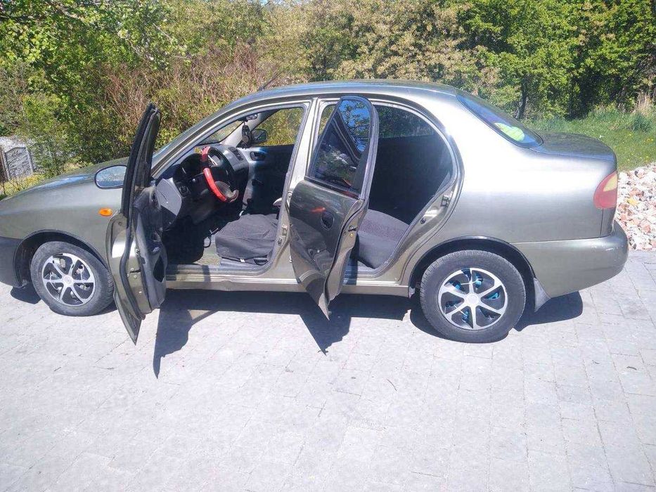 Автомобіль Daewoo Lanos 2004