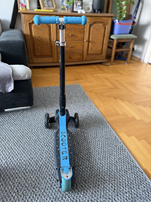 Hulajnoga trójkołowa