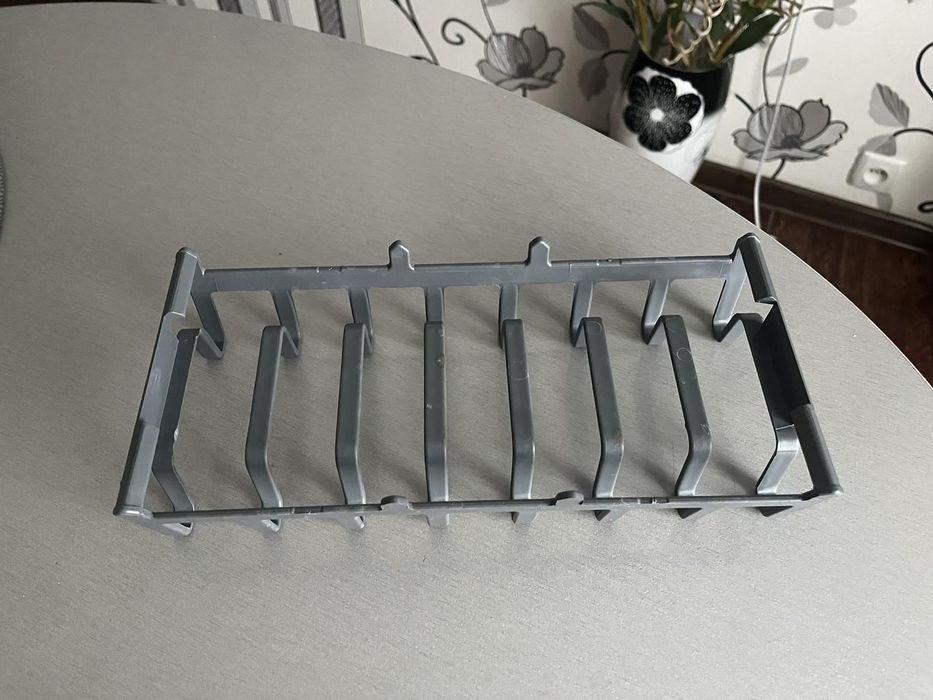 Новая пластиковая подставка