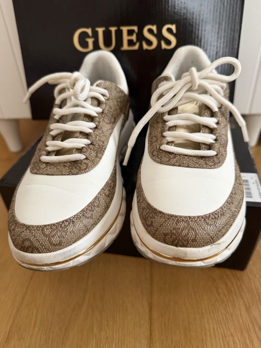 Tenia Guessa tamanho 39