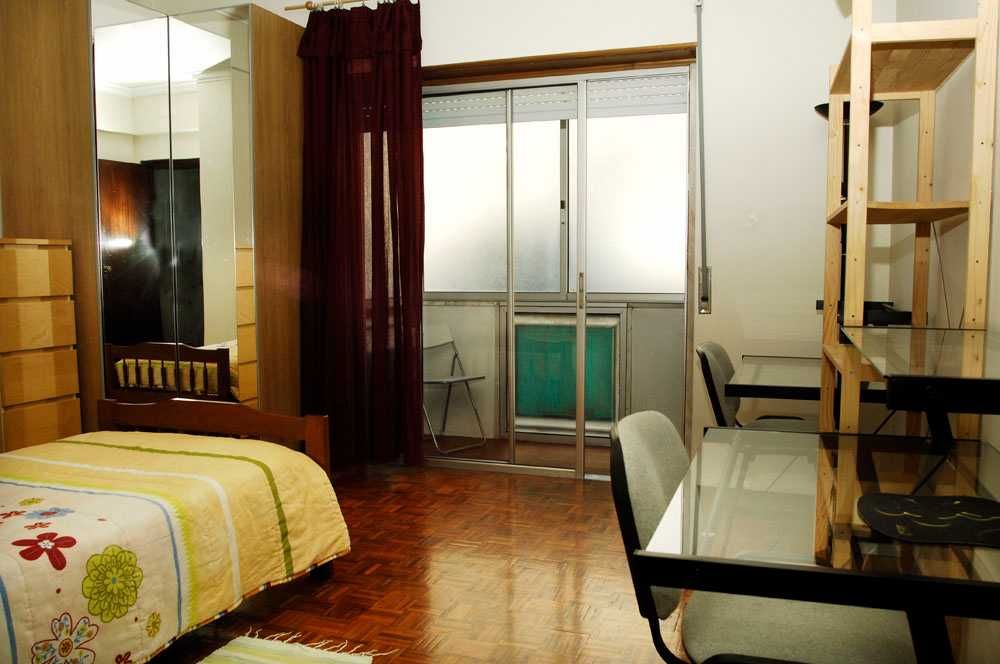 Quarto em Lisboa junto ao metro a 5 minutos da cidade universitária