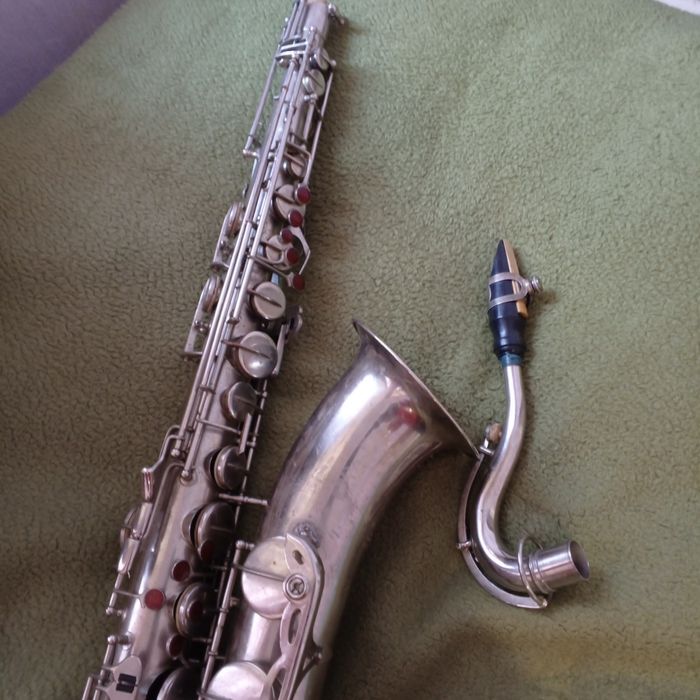 Продам саксафон з кейсом