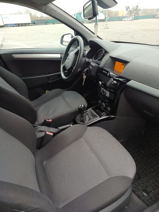 Опель астра Н в рідній фарбі 2011р