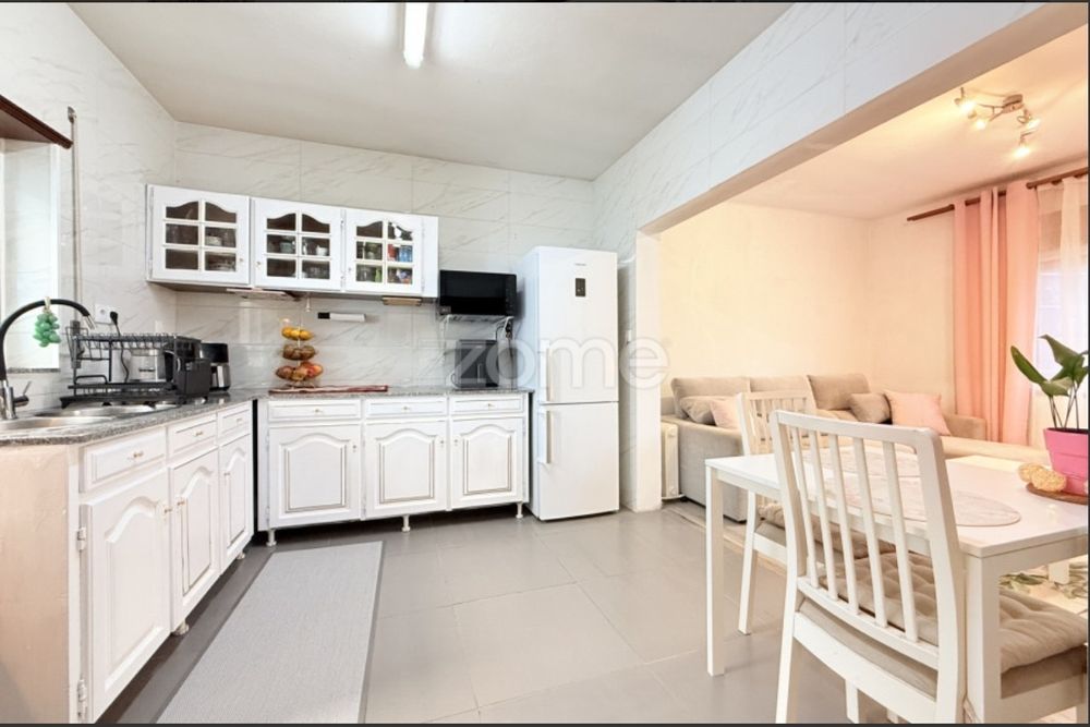 Moradia Térrea T2+1 remodelada, com terreno.