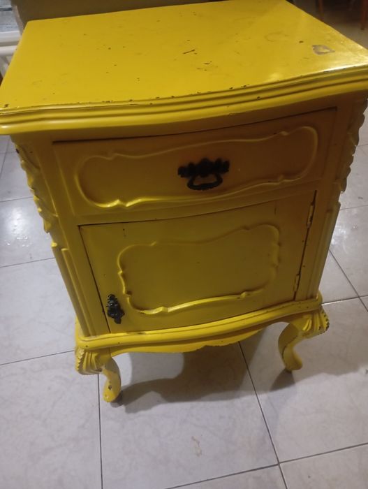 Mesinha de cabeceira