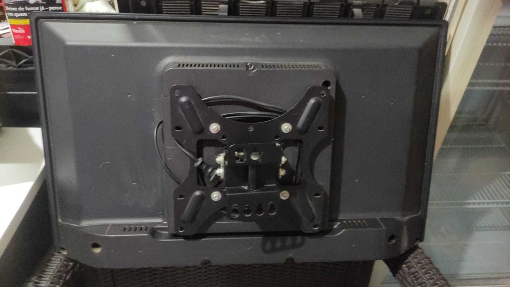 Tv Lcd KUNFT 27 polegadas com suporte de parede