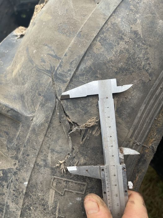 Продам дві шини з камерами 15.5 38 МТЗ,ЮМЗ,Т40