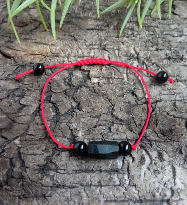 Bransoletka ochronna czarny turmalin czerwony sznurek