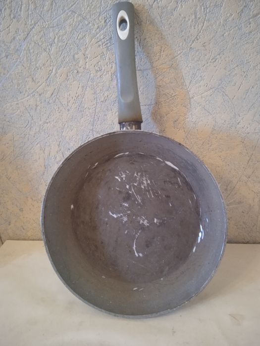 Алюминиевая сковородка