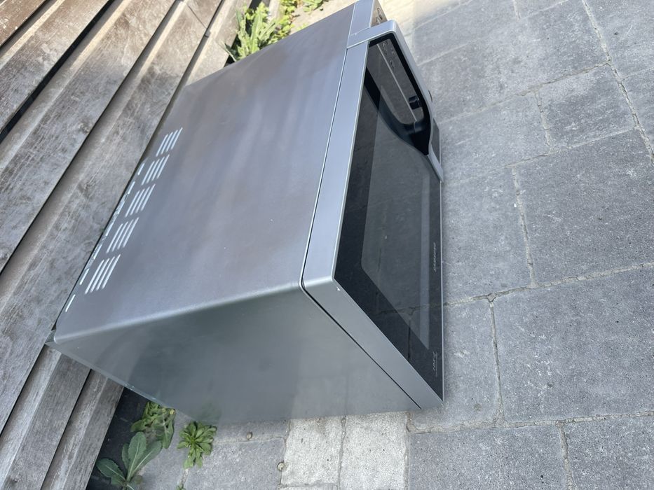Мікрохвильова піч Samsung CE1185UB.