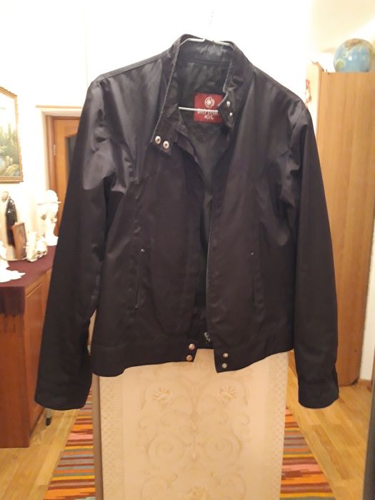 Женские  демисезонные куртки .