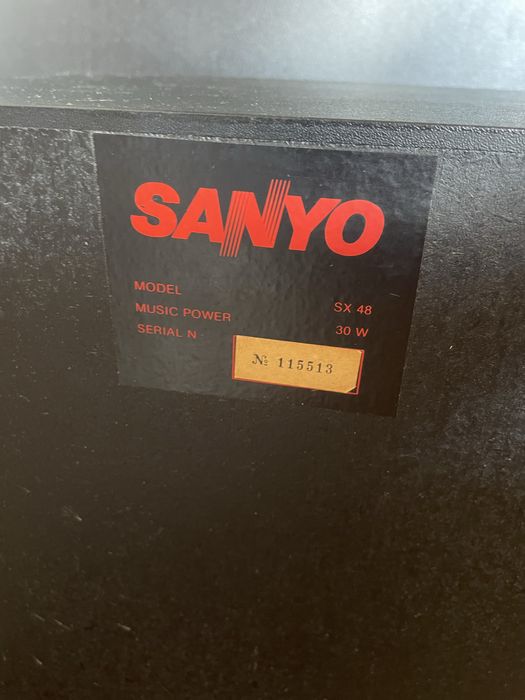 Aparelhagem da Sanyo com gira discos, leitor de CDs e coluna