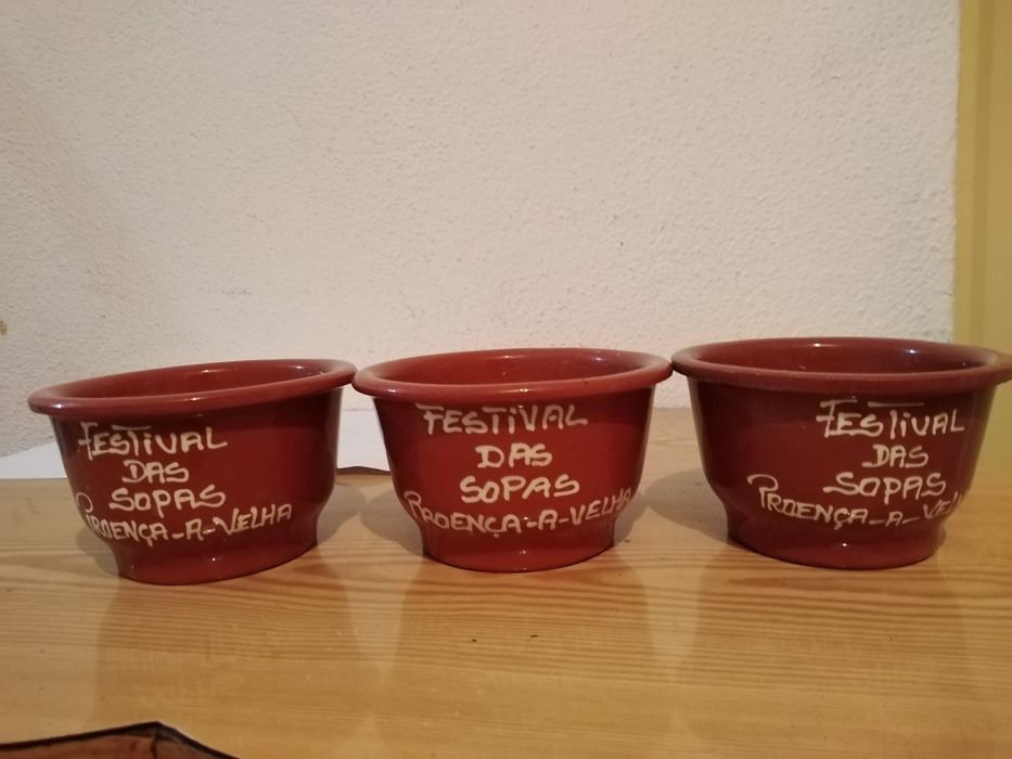 Vendo 3 loiça de sopa com bom estado