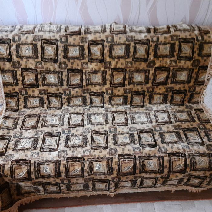 Покрывала б/у на диван и на два кресла