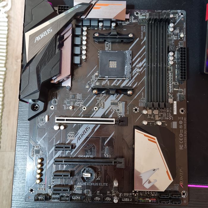 A520 Aorus Elite - Am4 100% Funcional