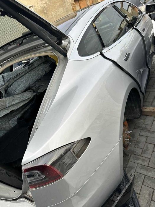Запчастини на Tesla Model S