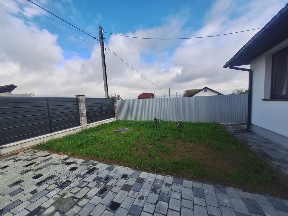 Новий компактний будинок у передмісті Ужгорода