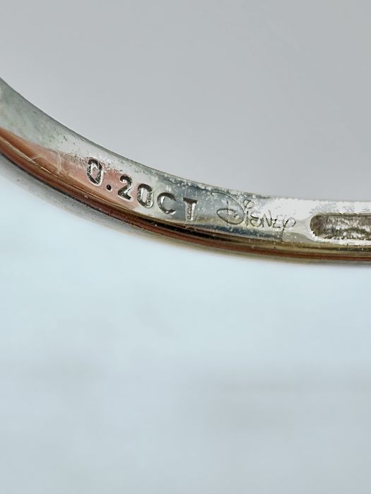 Złoty pierścionek Disney z diamentami 0,20ct