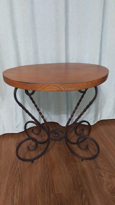 Стіл журнальний ручна робота натуральне дерево і ковані елементи