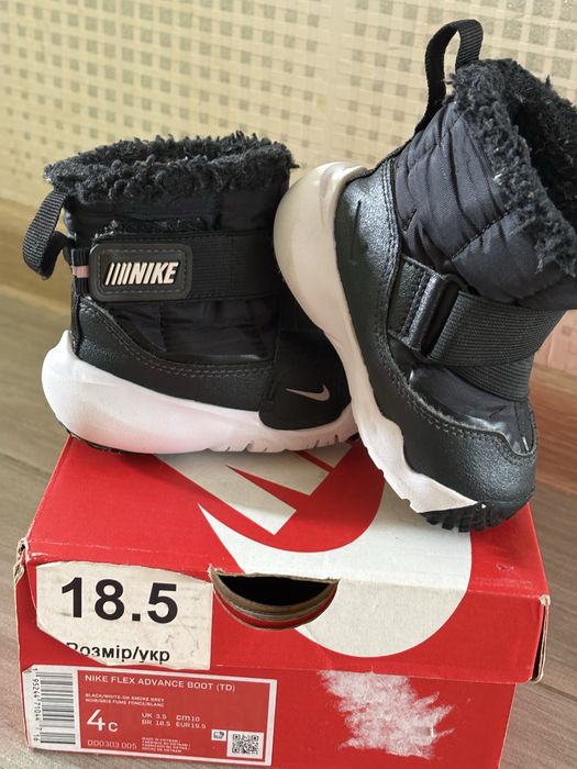 Продам детские ботиночки nike