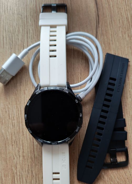 SmartWatch Huawei Watch GT 4 z ładowarką, 2 paski.