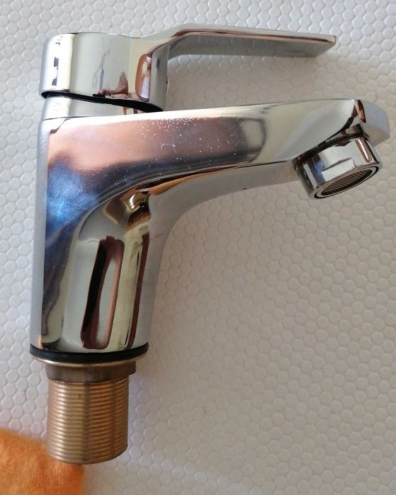 Torneiras , 1 e 3/4 de polegada, uma de passagem e de bancada, cada 5€64309614399234123