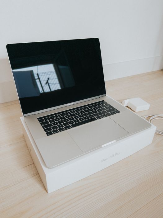 MacBook Pro de 15 polegadas 2018 com ecra novo