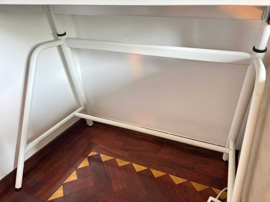 Secretária Ikea GLADHÖJDEN