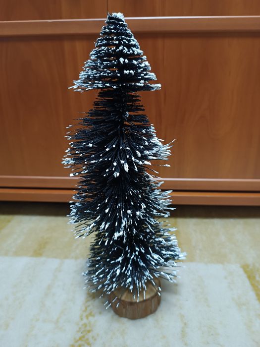 Сувенир декоративная новогодняя елка заснеженная зеленая 29 см