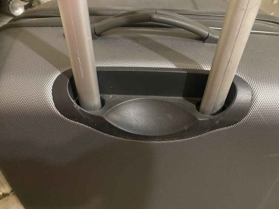 чемодан DELSEY в идеальном стостоянии  большой