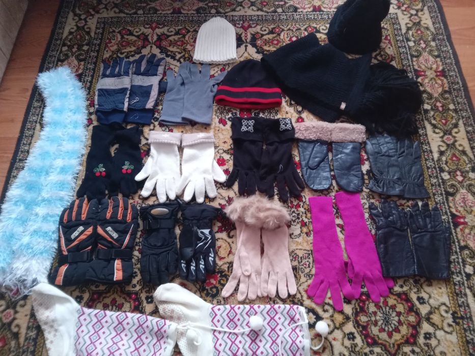 Продам рукавиці і куртки недорого