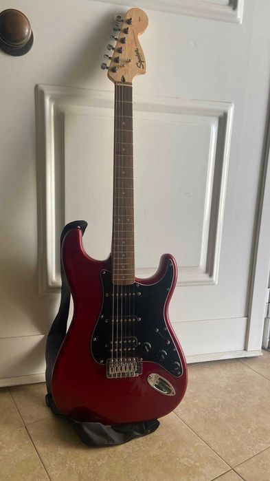 Guitarra Elétrica Fender Squier Stratocaster + Amplificador - Como Nova