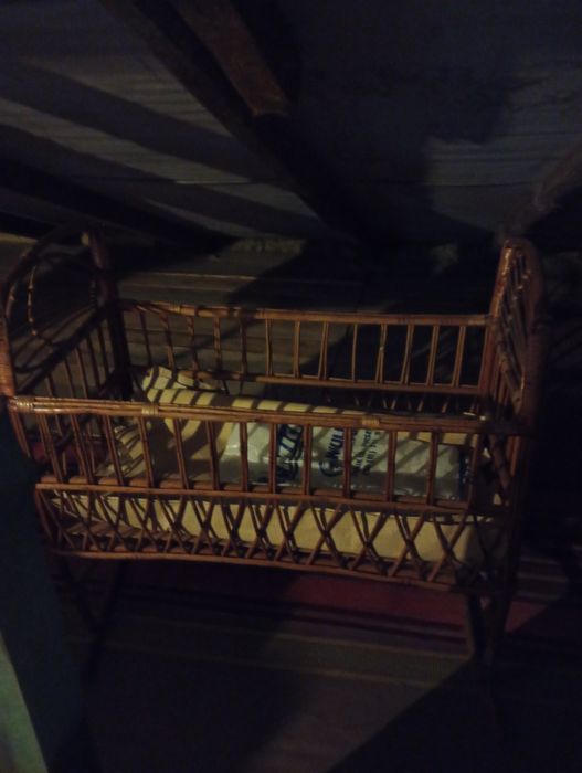 Колиска для дитини з лози