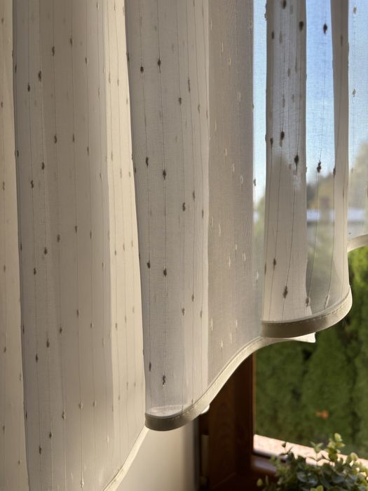 Firanka pokojowa ecru szerokość 135 cm