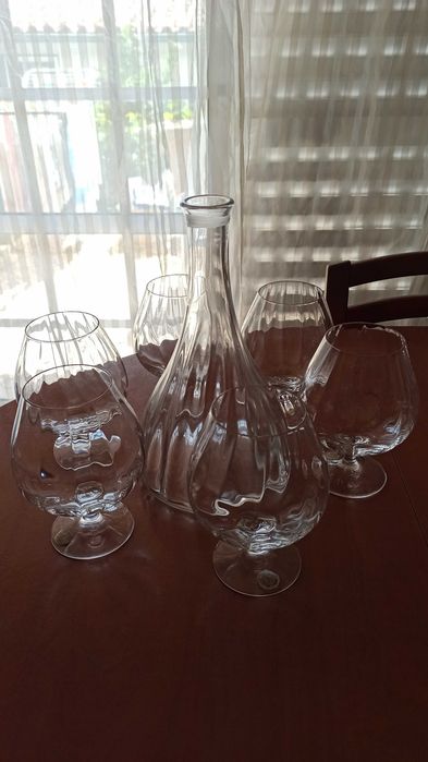 Conjunto de 6 copos e garrafa, de cristal Capri, feitos em Itália 24%