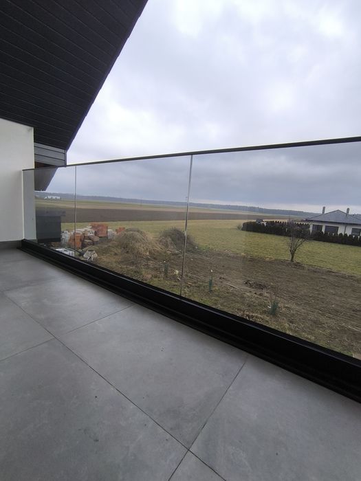 Balustrady z montażem szklane, nierdzewne, ze stali.  INOX-FORCE