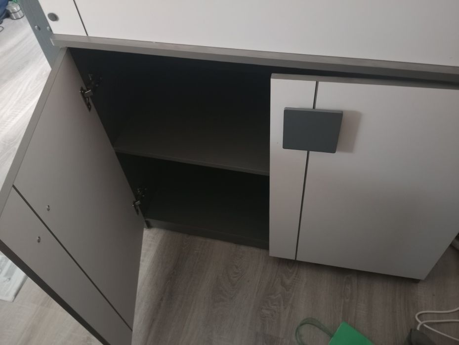 Łóżko piętrowe z biurkiem