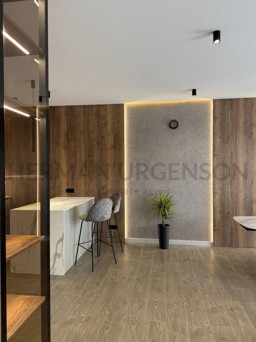 Продаж дуплексу 175 м.кв / 3.5 сотки / Ужгород, р-н Садовий